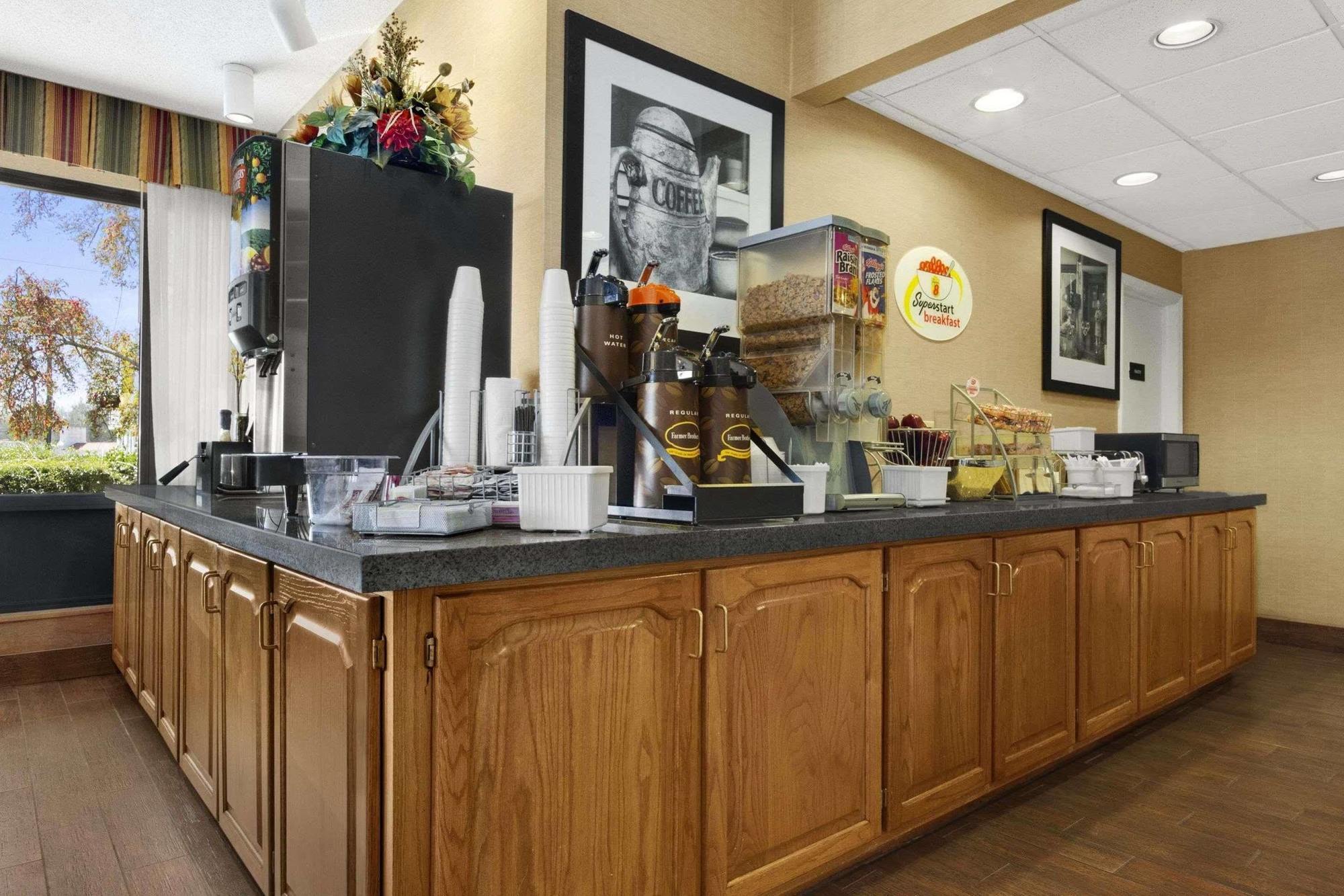 Super 8 By Wyndham Oxford Motel Екстериор снимка